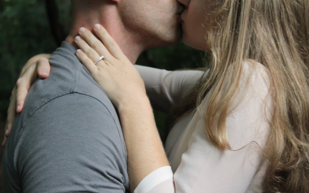 Känslor på jobbet: En guide till att navigera kärlek till en kollega